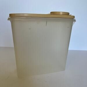 Tupperware vintage 13 cup with lid